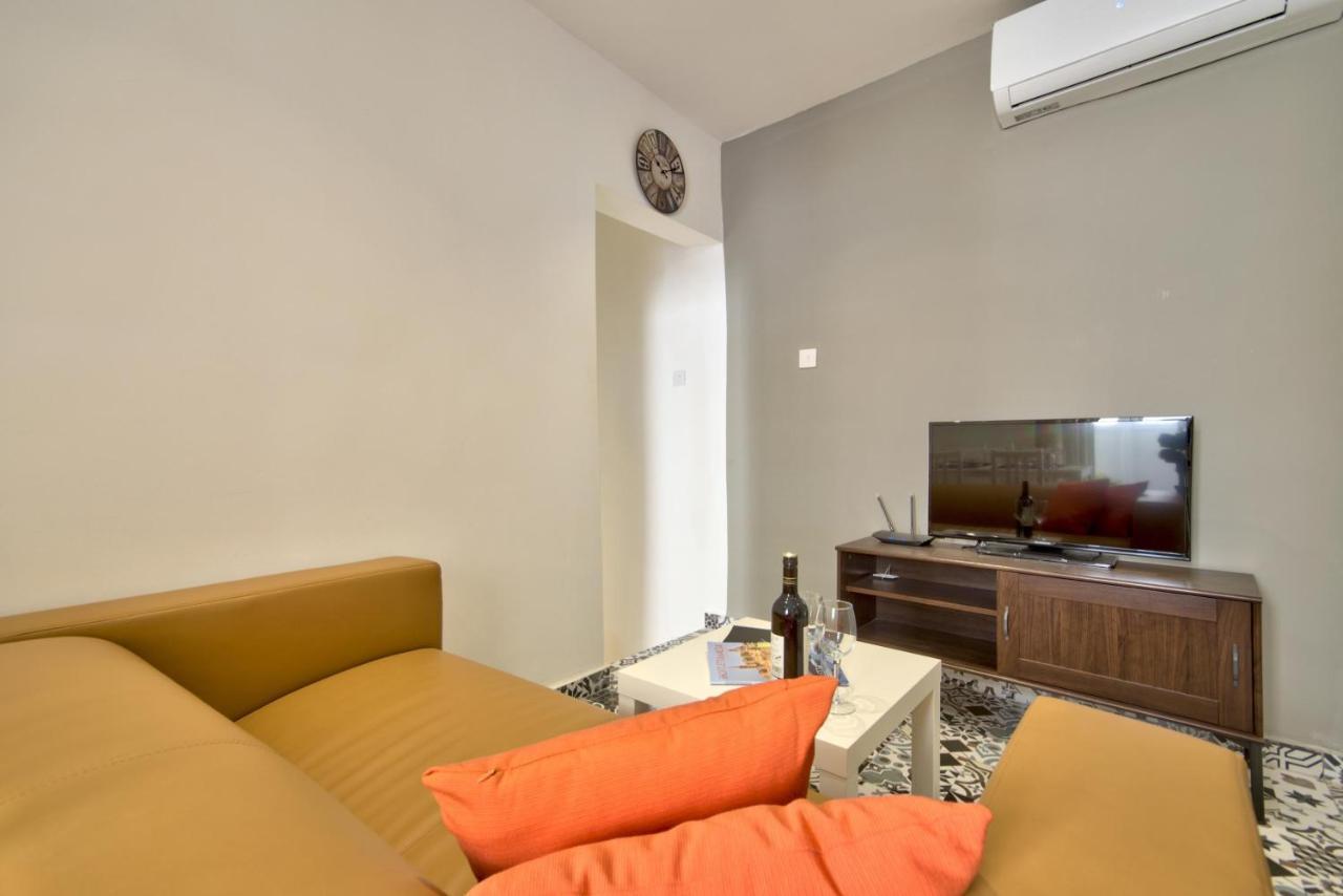 Borgo Apartments 1 & 2 Bedroom Self-Catering Units In Central La Valette Extérieur photo