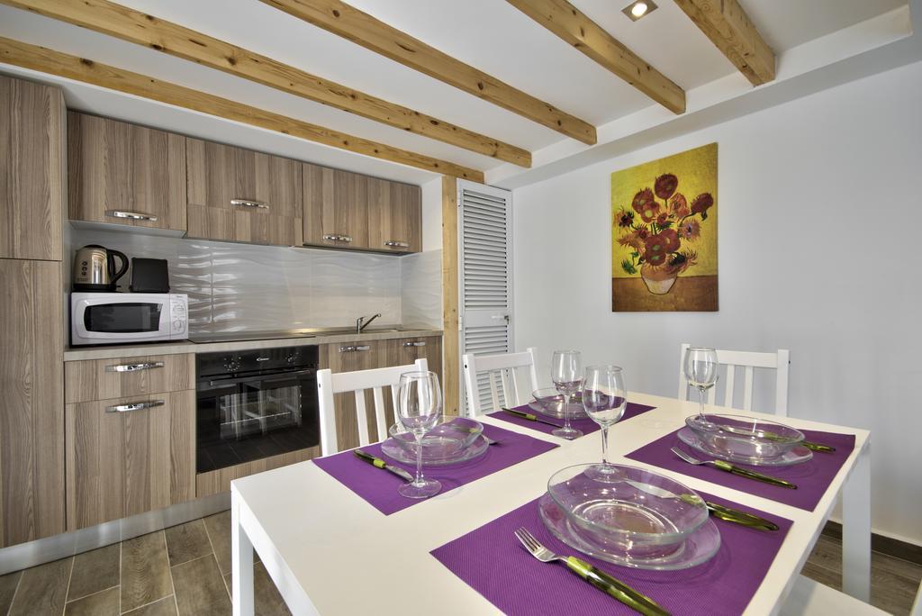 Borgo Apartments 1 & 2 Bedroom Self-Catering Units In Central La Valette Extérieur photo
